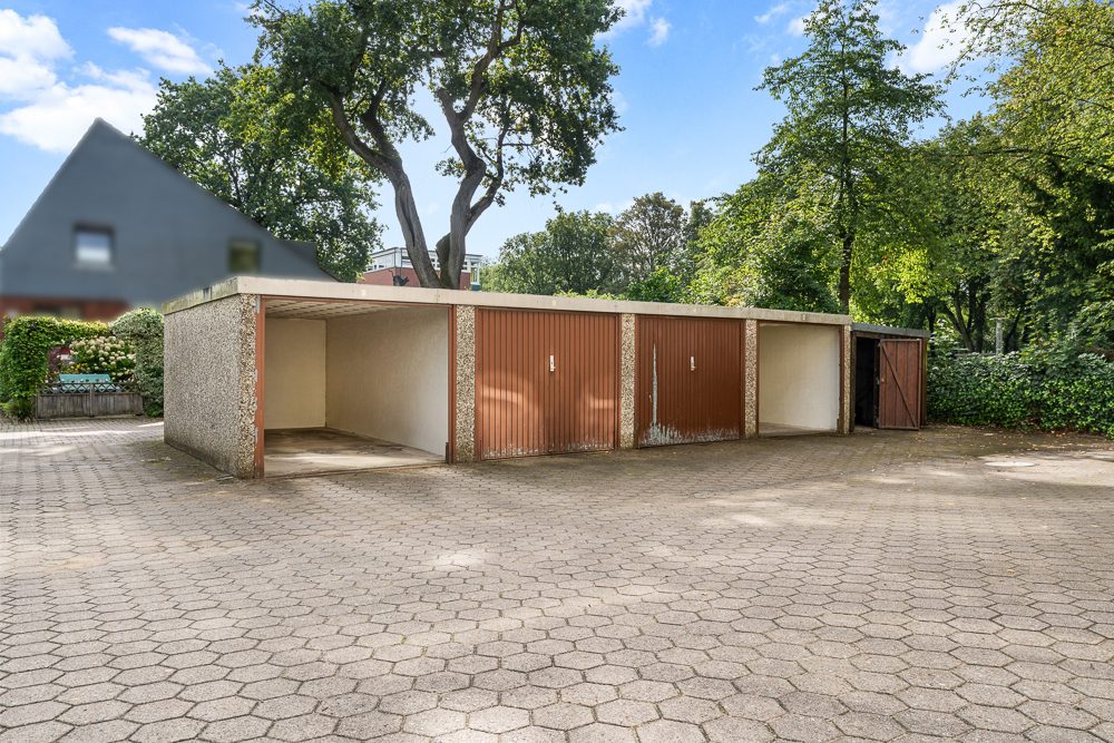 Immobilienangebot - Hamburg / Oldenfelde - Alle - Herrschaftliche Villa in TOP-Zustand mit bis zu 5 Wohneinheiten und 4 Garagen