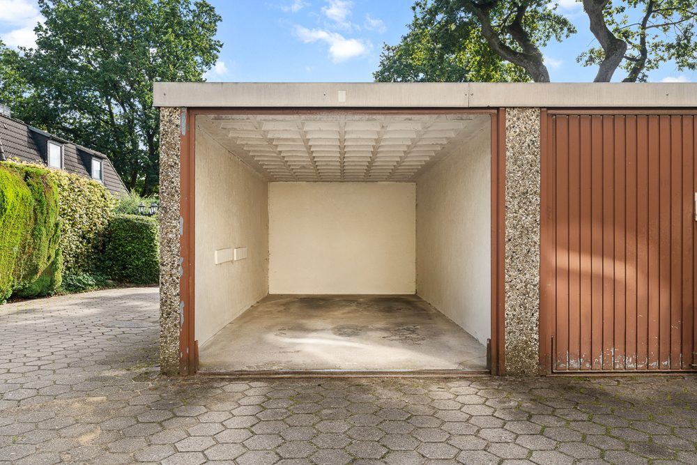 Immobilienangebot - Hamburg / Oldenfelde - Alle - Herrschaftliche Villa in TOP-Zustand mit bis zu 5 Wohneinheiten und 4 Garagen