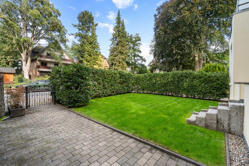 Immobilienangebot - Hamburg / Oldenfelde - Alle - Herrschaftliche Villa in TOP-Zustand mit bis zu 5 Wohneinheiten und 4 Garagen