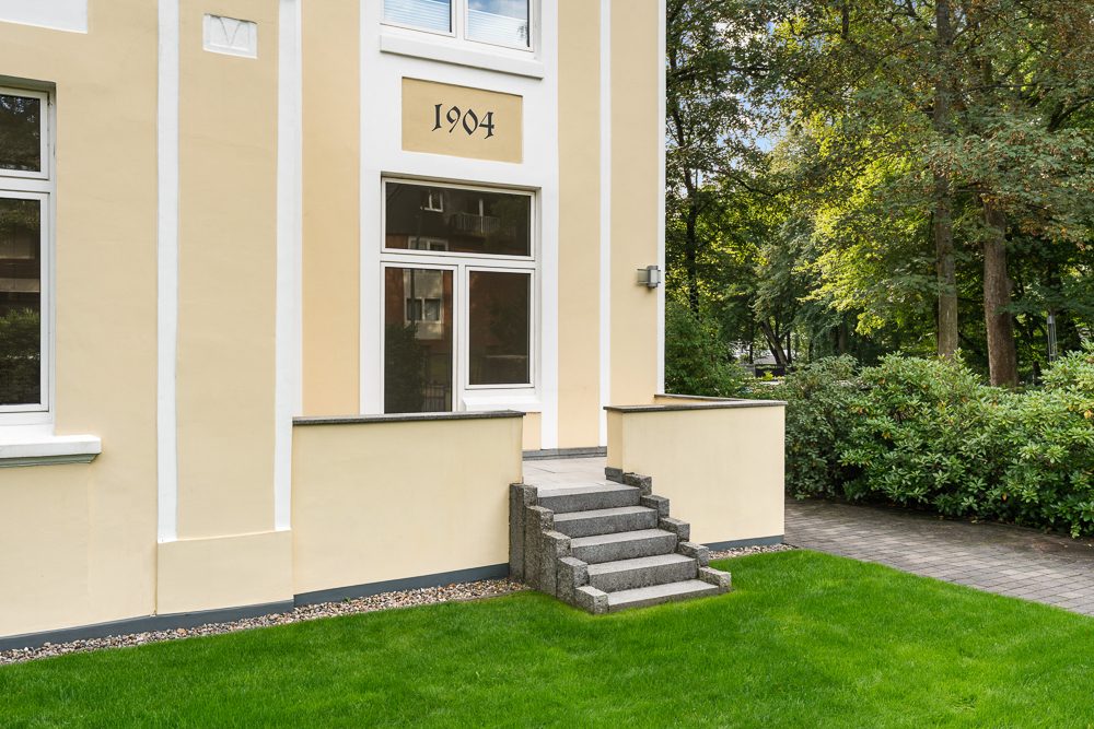 Immobilienangebot - Hamburg / Oldenfelde - Alle - Herrschaftliche Villa in TOP-Zustand mit bis zu 5 Wohneinheiten und 4 Garagen