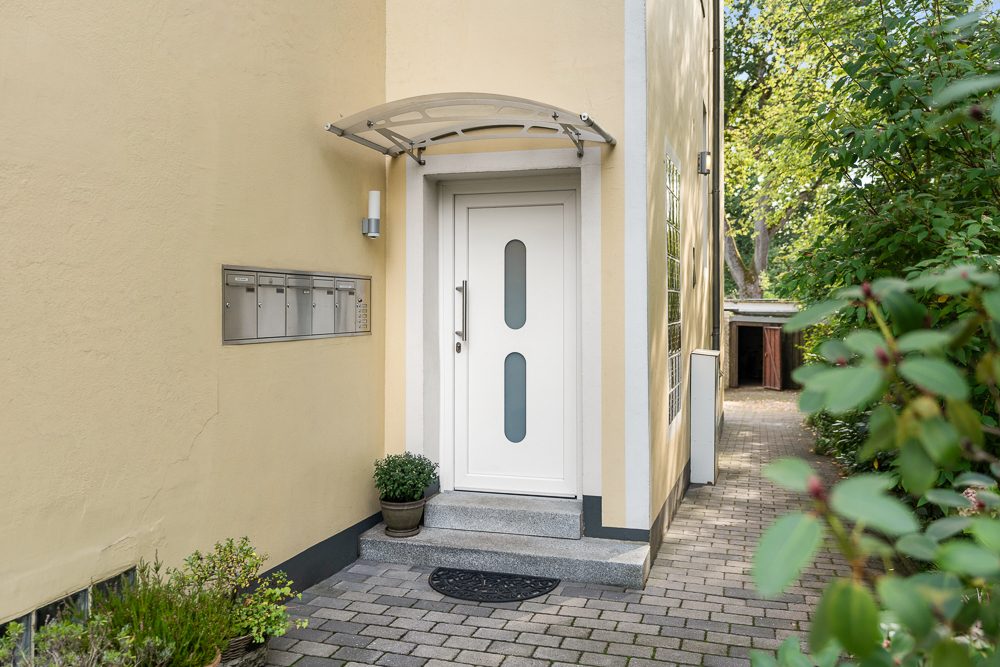Immobilienangebot - Hamburg / Oldenfelde - Alle - Herrschaftliche Villa in TOP-Zustand mit bis zu 5 Wohneinheiten und 4 Garagen