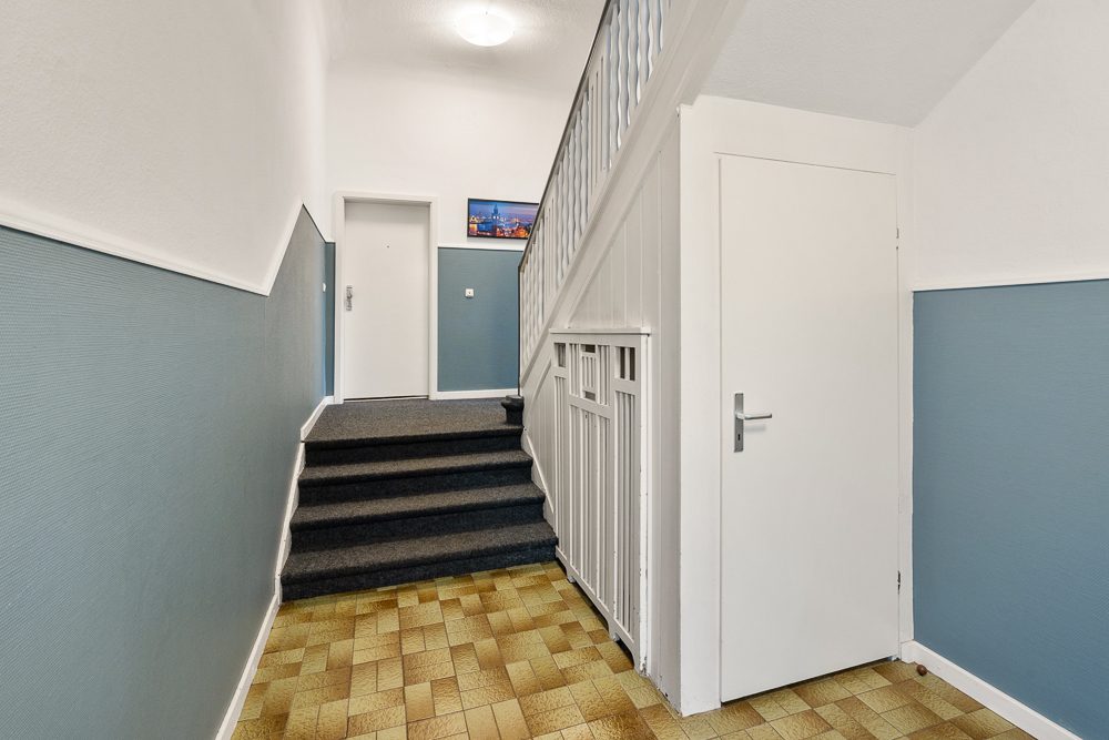 Immobilienangebot - Hamburg / Oldenfelde - Alle - Herrschaftliche Villa in TOP-Zustand mit bis zu 5 Wohneinheiten und 4 Garagen