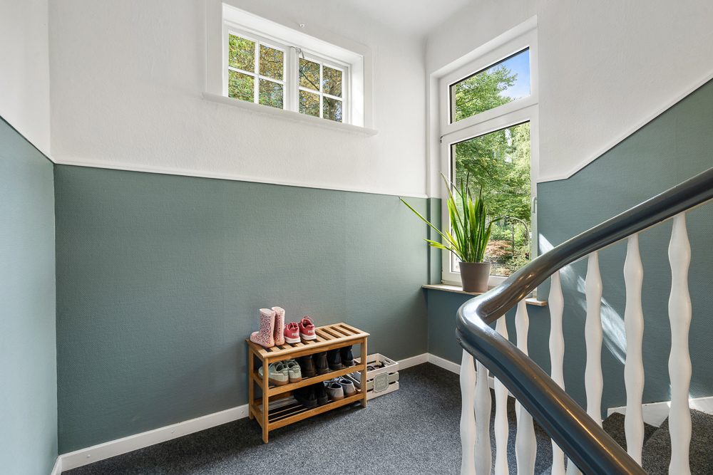 Immobilienangebot - Hamburg / Oldenfelde - Alle - Herrschaftliche Villa in TOP-Zustand mit bis zu 5 Wohneinheiten und 4 Garagen