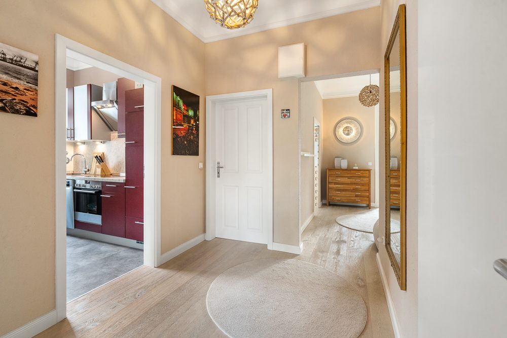 Immobilienangebot - Hamburg / Oldenfelde - Alle - Herrschaftliche Villa in TOP-Zustand mit bis zu 5 Wohneinheiten und 4 Garagen