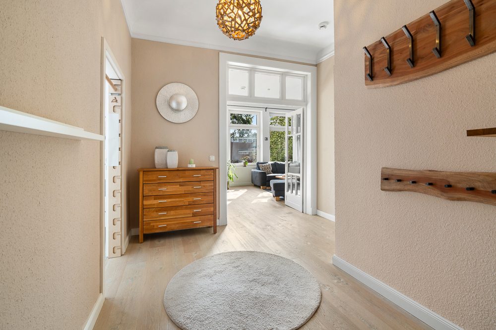 Immobilienangebot - Hamburg / Oldenfelde - Alle - Herrschaftliche Villa in TOP-Zustand mit bis zu 5 Wohneinheiten und 4 Garagen