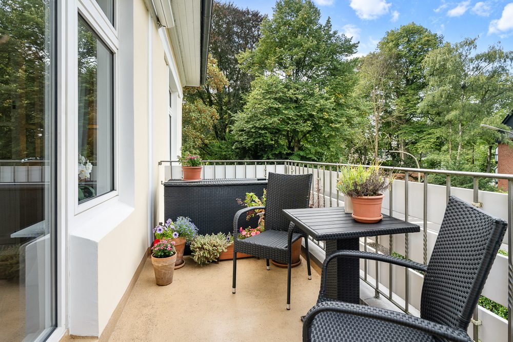 Immobilienangebot - Hamburg / Oldenfelde - Alle - Herrschaftliche Villa in TOP-Zustand mit bis zu 5 Wohneinheiten und 4 Garagen