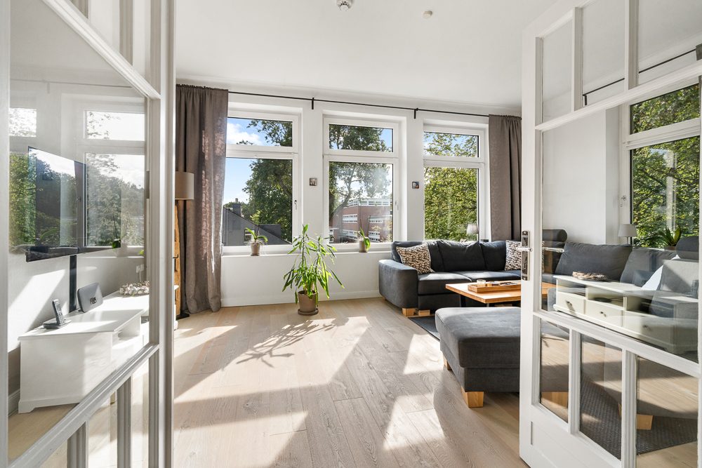 Immobilienangebot - Hamburg / Oldenfelde - Alle - Herrschaftliche Villa in TOP-Zustand mit bis zu 5 Wohneinheiten und 4 Garagen