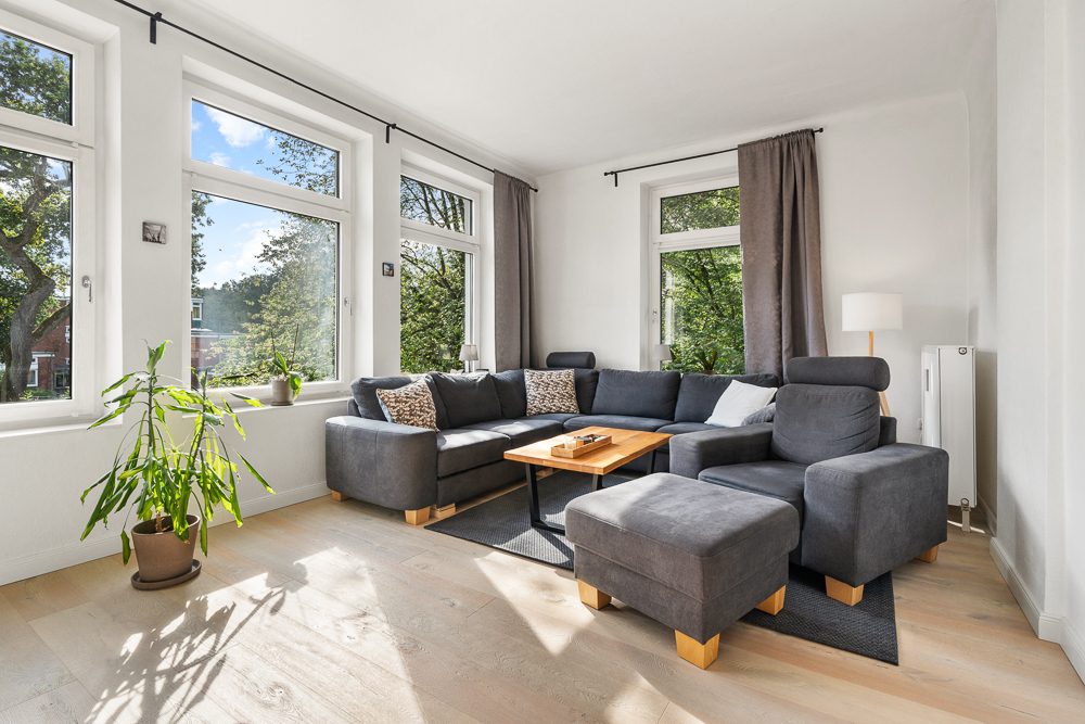 Immobilienangebot - Hamburg / Oldenfelde - Alle - Herrschaftliche Villa in TOP-Zustand mit bis zu 5 Wohneinheiten und 4 Garagen