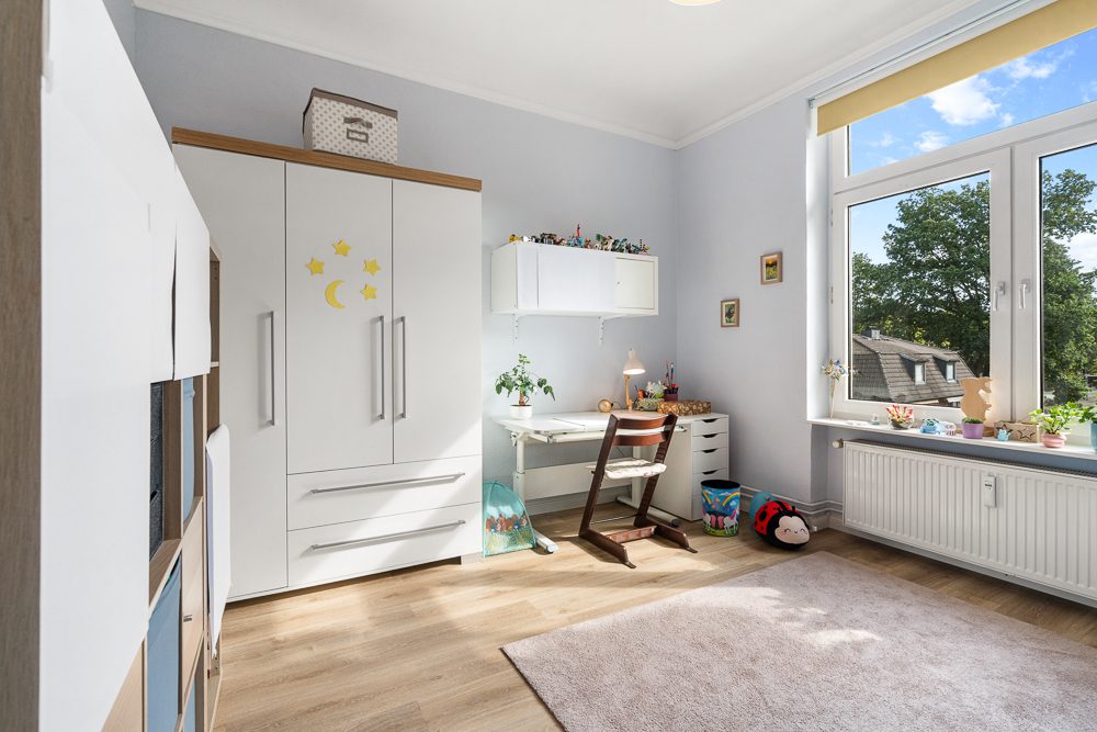 Immobilienangebot - Hamburg / Oldenfelde - Alle - Herrschaftliche Villa in TOP-Zustand mit bis zu 5 Wohneinheiten und 4 Garagen