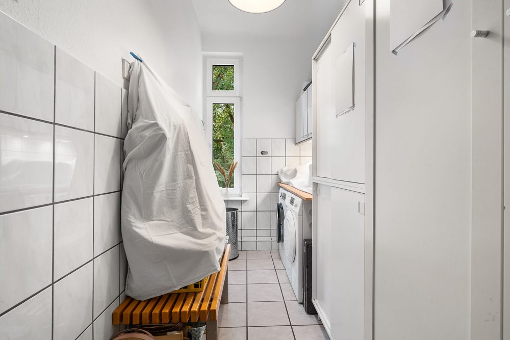 Immobilienangebot - Hamburg / Oldenfelde - Alle - Herrschaftliche Villa in TOP-Zustand mit bis zu 5 Wohneinheiten und 4 Garagen