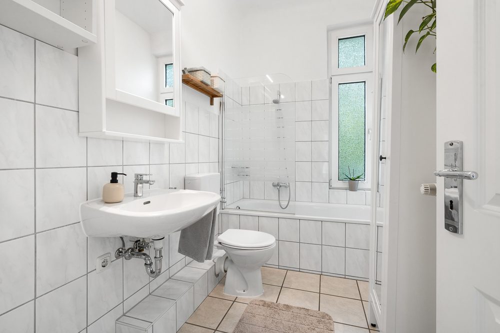 Immobilienangebot - Hamburg / Oldenfelde - Alle - Herrschaftliche Villa in TOP-Zustand mit bis zu 5 Wohneinheiten und 4 Garagen