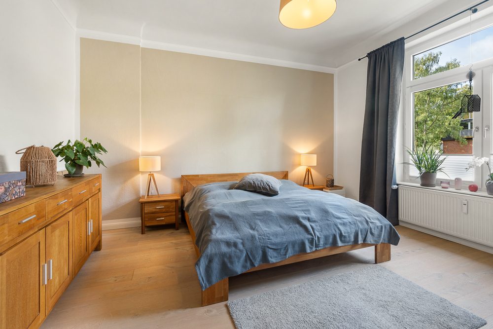 Immobilienangebot - Hamburg / Oldenfelde - Alle - Herrschaftliche Villa in TOP-Zustand mit bis zu 5 Wohneinheiten und 4 Garagen