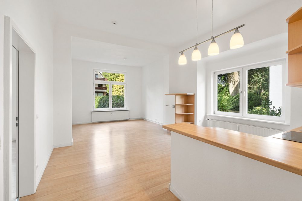 Immobilienangebot - Hamburg / Oldenfelde - Alle - Herrschaftliche Villa in TOP-Zustand mit bis zu 5 Wohneinheiten und 4 Garagen