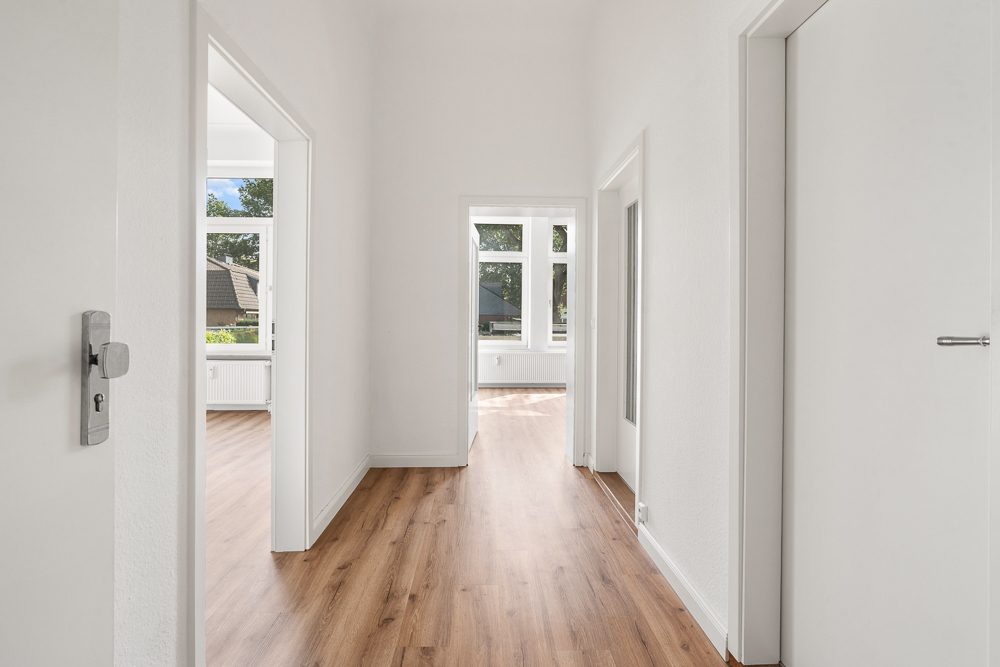 Immobilienangebot - Hamburg / Oldenfelde - Alle - Herrschaftliche Villa in TOP-Zustand mit bis zu 5 Wohneinheiten und 4 Garagen
