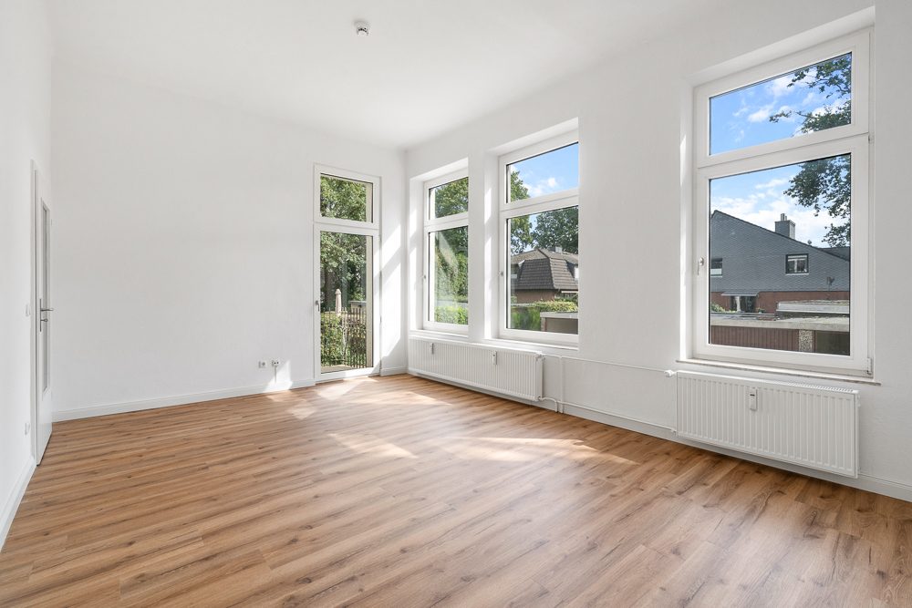 Immobilienangebot - Hamburg / Oldenfelde - Alle - Herrschaftliche Villa in TOP-Zustand mit bis zu 5 Wohneinheiten und 4 Garagen