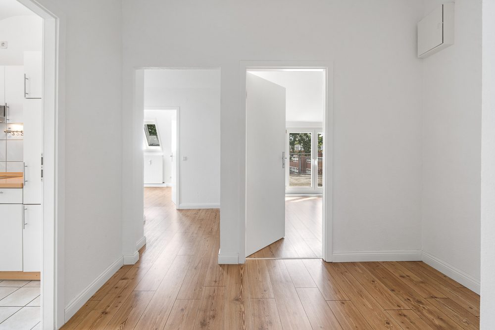 Immobilienangebot - Hamburg / Oldenfelde - Alle - Herrschaftliche Villa in TOP-Zustand mit bis zu 5 Wohneinheiten und 4 Garagen