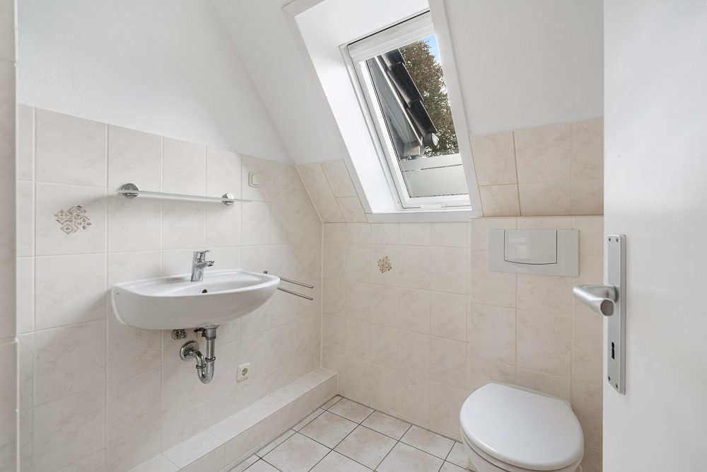 Immobilienangebot - Hamburg / Oldenfelde - Alle - Herrschaftliche Villa in TOP-Zustand mit bis zu 5 Wohneinheiten und 4 Garagen