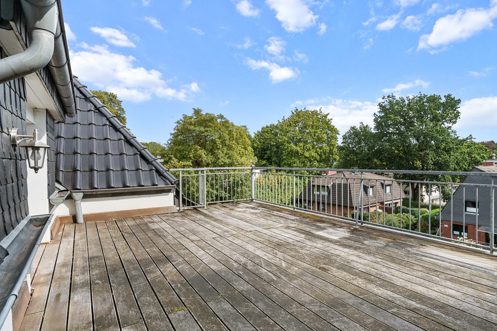Immobilienangebot - Hamburg / Oldenfelde - Alle - Herrschaftliche Villa in TOP-Zustand mit bis zu 5 Wohneinheiten und 4 Garagen