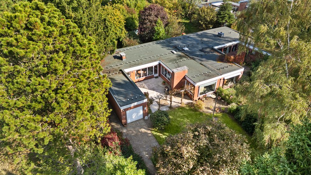 Immobilienangebot - Hamburg/Meiendorf - Alle - Großzügiger Bungalow mit weitläufigem Grundstück und viel Privatsphäre