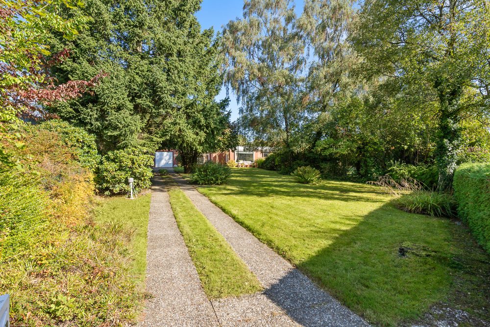 Immobilienangebot - Hamburg/Meiendorf - Alle - Großzügiger Bungalow mit weitläufigem Grundstück und viel Privatsphäre