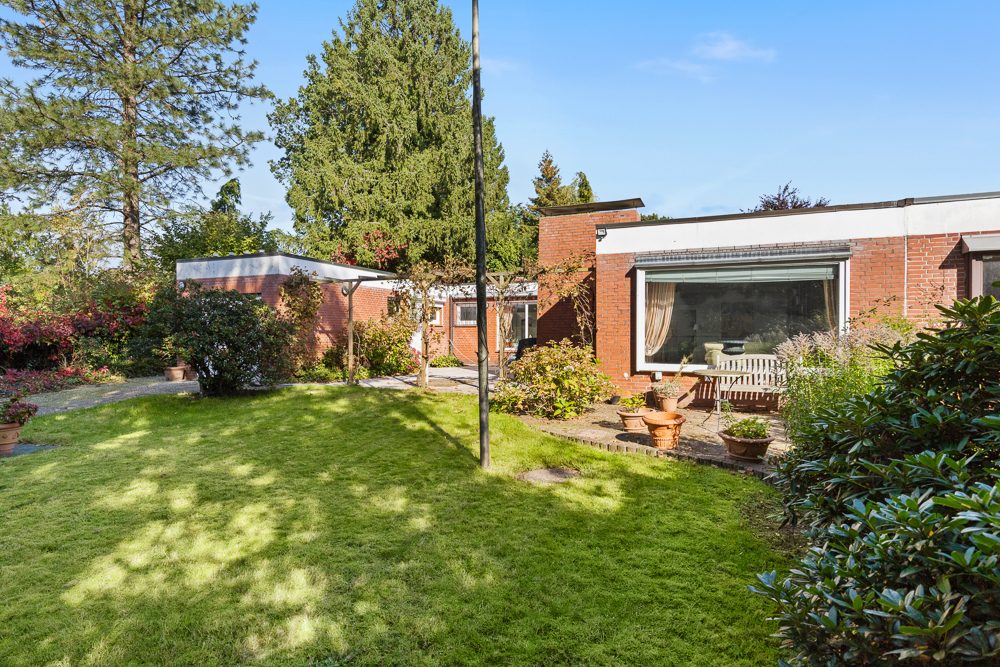 Immobilienangebot - Hamburg/Meiendorf - Alle - Großzügiger Bungalow mit weitläufigem Grundstück und viel Privatsphäre