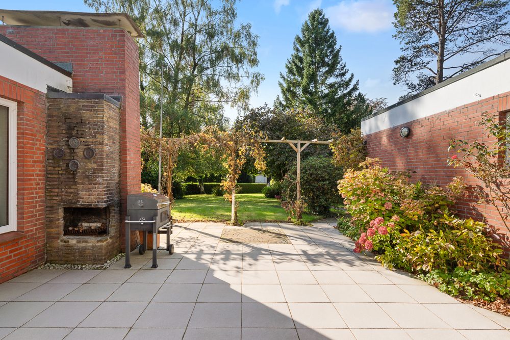 Immobilienangebot - Hamburg/Meiendorf - Alle - Großzügiger Bungalow mit weitläufigem Grundstück und viel Privatsphäre