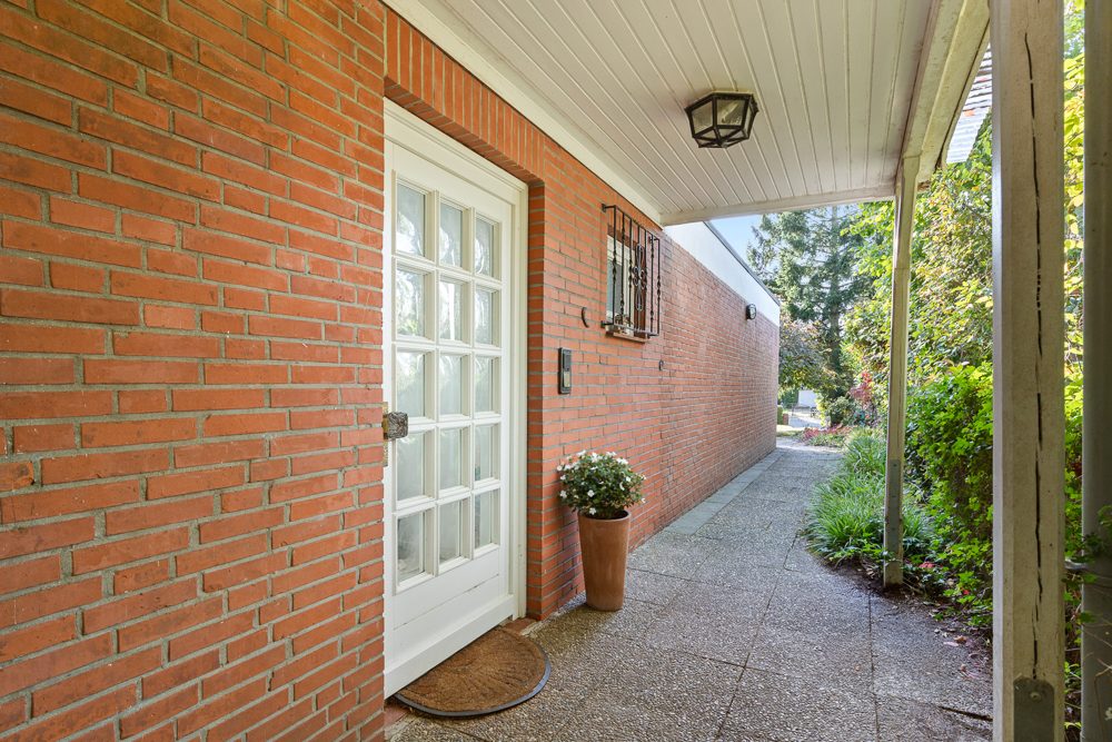 Immobilienangebot - Hamburg/Meiendorf - Alle - Großzügiger Bungalow mit weitläufigem Grundstück und viel Privatsphäre