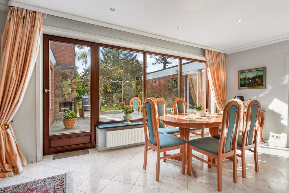 Immobilienangebot - Hamburg/Meiendorf - Alle - Großzügiger Bungalow mit weitläufigem Grundstück und viel Privatsphäre