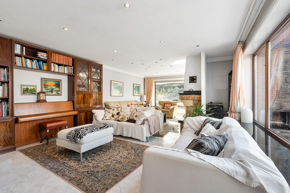 Immobilienangebot - Hamburg/Meiendorf - Alle - Großzügiger Bungalow mit weitläufigem Grundstück und viel Privatsphäre