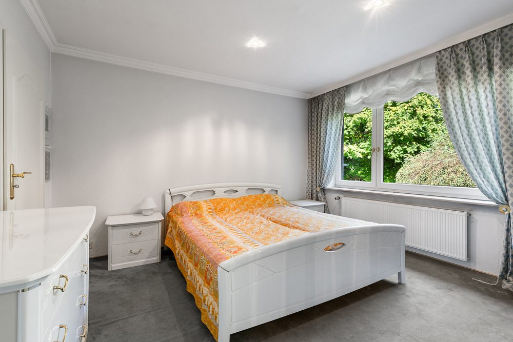 Immobilienangebot - Hamburg/Meiendorf - Alle - Großzügiger Bungalow mit weitläufigem Grundstück und viel Privatsphäre