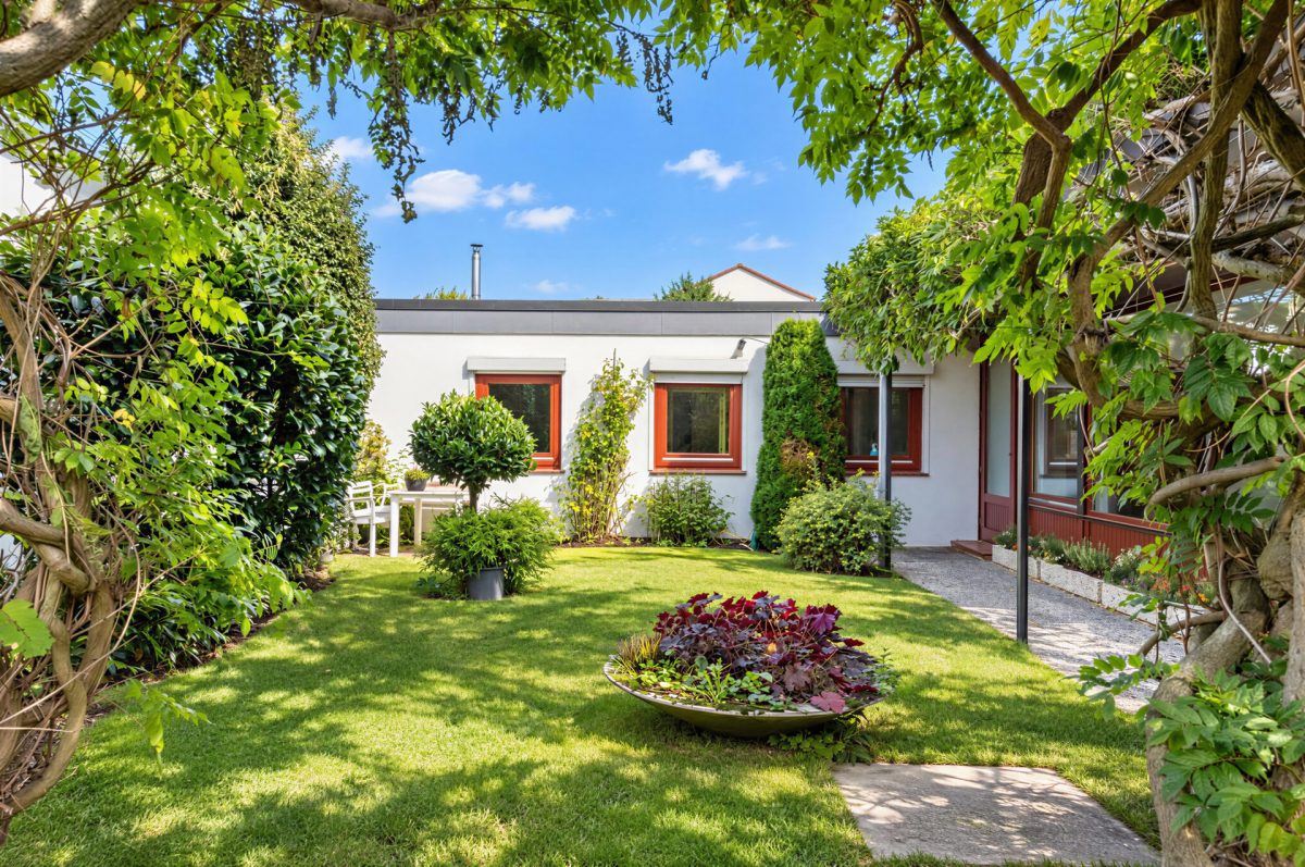 Immobilienangebot - Hamburg / Rahlstedt - Alle - Sonniger Bungalow mit Südwest-Garten im beliebten Rahlstedt zum Neugestalten
