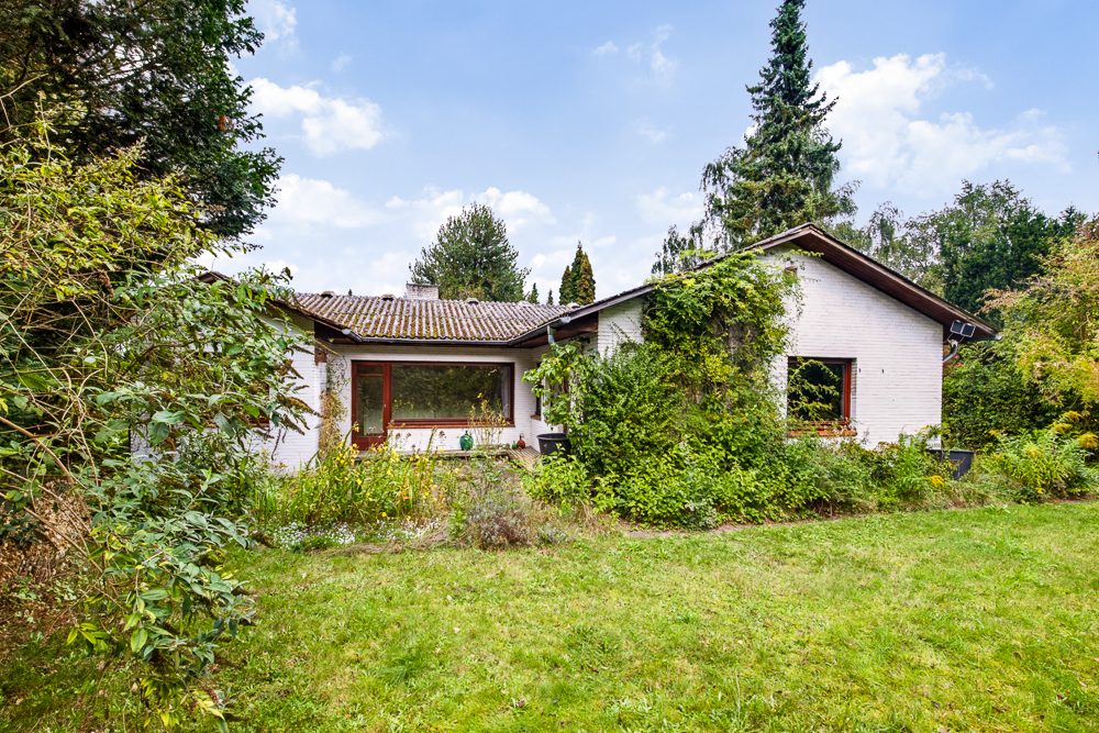 Immobilienangebot - Hamburg/ Poppenbüttel - Alle - Baugrundstück mit Altbestand - Nur ein Abschlag vom Golfplatz entfernt - HH-Poppenbüttel