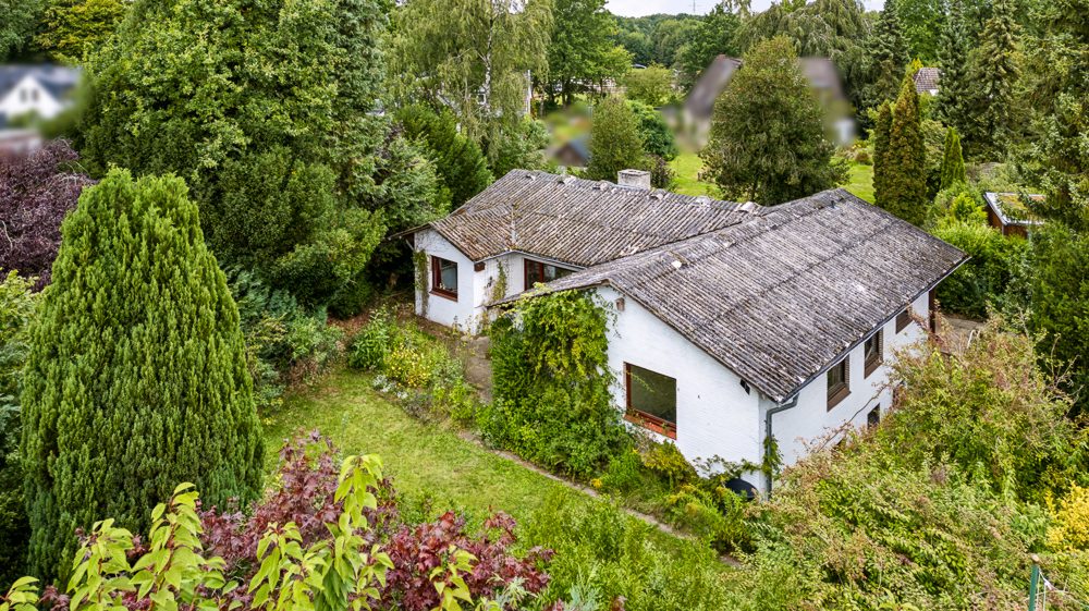 Immobilienangebot - Hamburg/ Poppenbüttel - Alle - Renovierungsbedürftiger Wohntraum auf ruhigem Pfeifenstilgrundstück in HH-Poppenbüttel