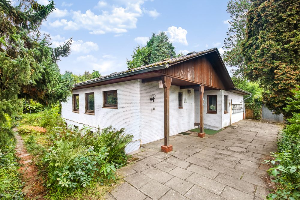 Immobilienangebot - Hamburg/ Poppenbüttel - Alle - Renovierungsbedürftiger Wohntraum auf ruhigem Pfeifenstilgrundstück in HH-Poppenbüttel