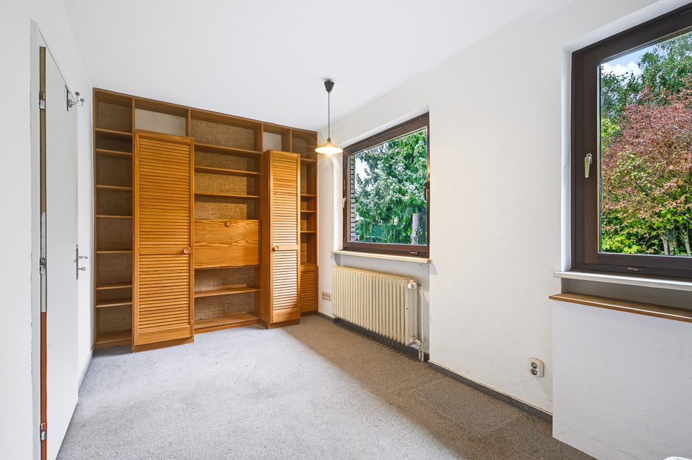 Immobilienangebot - Hamburg/ Poppenbüttel - Alle - Renovierungsbedürftiger Wohntraum auf ruhigem Pfeifenstilgrundstück in HH-Poppenbüttel
