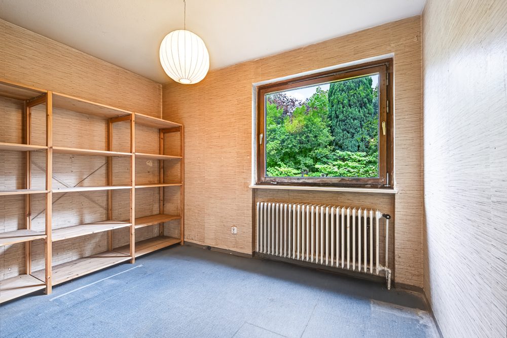 Immobilienangebot - Hamburg/ Poppenbüttel - Alle - Renovierungsbedürftiger Wohntraum auf ruhigem Pfeifenstilgrundstück in HH-Poppenbüttel