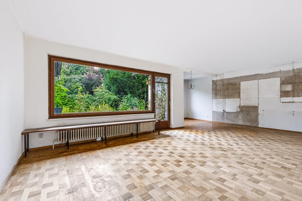 Immobilienangebot - Hamburg/ Poppenbüttel - Alle - Renovierungsbedürftiger Wohntraum auf ruhigem Pfeifenstilgrundstück in HH-Poppenbüttel