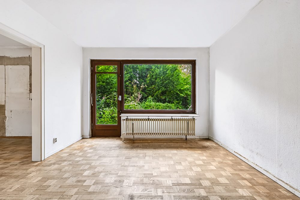 Immobilienangebot - Hamburg/ Poppenbüttel - Alle - Renovierungsbedürftiger Wohntraum auf ruhigem Pfeifenstilgrundstück in HH-Poppenbüttel