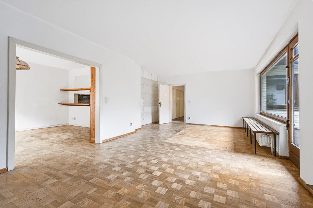 Immobilienangebot - Hamburg/ Poppenbüttel - Alle - Renovierungsbedürftiger Wohntraum auf ruhigem Pfeifenstilgrundstück in HH-Poppenbüttel