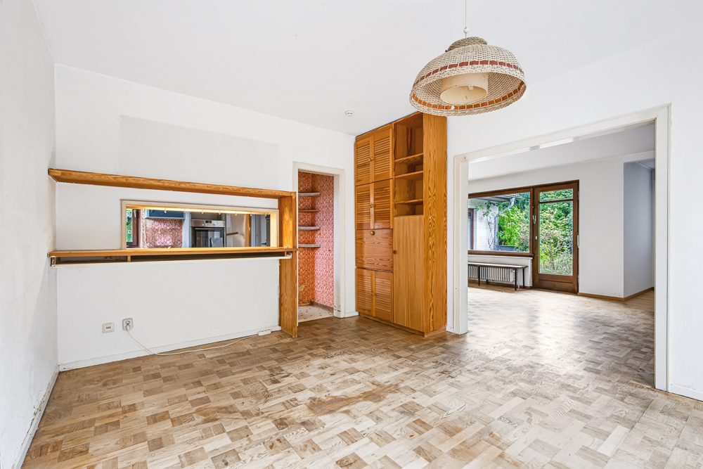 Immobilienangebot - Hamburg/ Poppenbüttel - Alle - Renovierungsbedürftiger Wohntraum auf ruhigem Pfeifenstilgrundstück in HH-Poppenbüttel