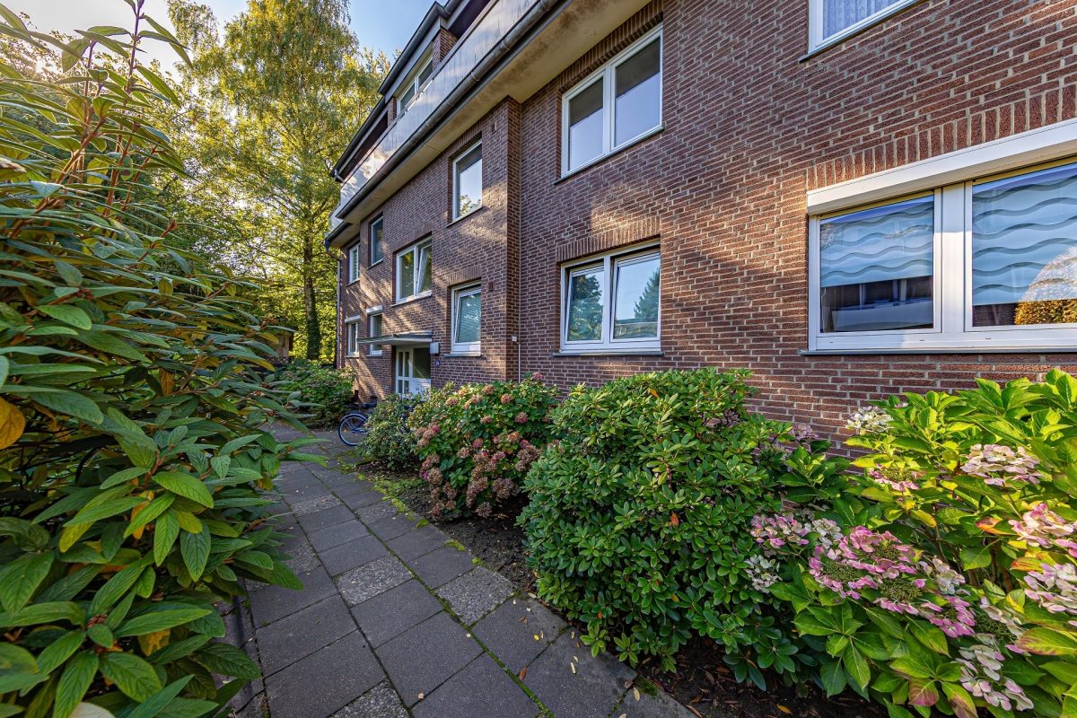 Immobilienangebot - Hamburg / Rahlstedt - Alle - Lichtdurchflutete Eigentumswohnung mit zwei Balkonen und Tiefgarage