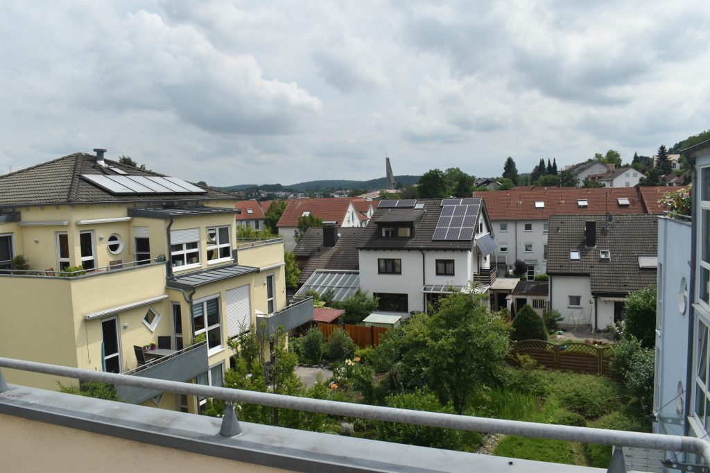 HUST Immobilien GmbH & Co. KG - Immobilienangebot - Pfinztal - Alle - Top ausgestattet! Gepflegte Penthouse-Wohnung mit 2 TG-Stellplätzen in Pfinztal-Berghausen!