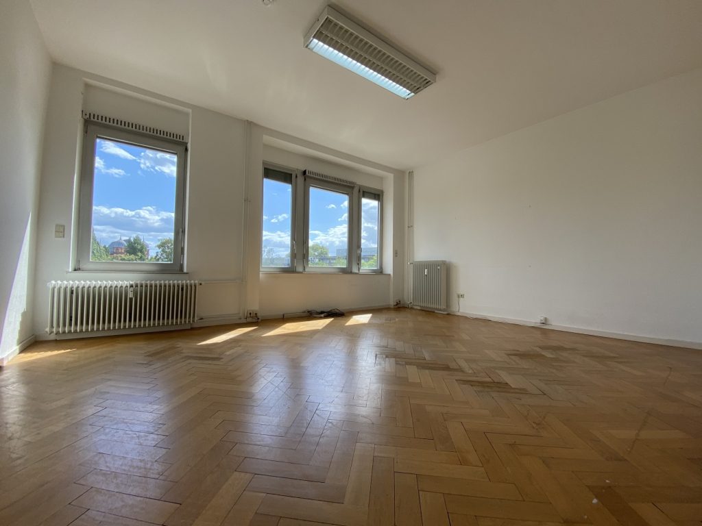 HUST Immobilien GmbH & Co. KG - Immobilienangebot - Karlsruhe - Alle - 4 Zimmer, Küche, Bad! Großzügige Altbau-Etagenwohnung in der Karlsruher Oststadt