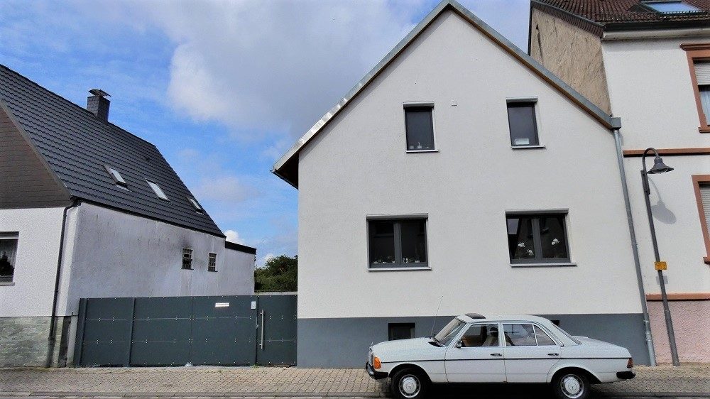 HUST Immobilien GmbH & Co. KG - Immobilienangebot - Stutensee / Spöck - Alle - Diese 2016 kernsanierte Doppelhaushälfte wurde  VERKAUFT!