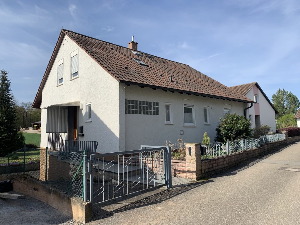 HUST Immobilien GmbH & Co. KG - Immobilienangebot - Sternenfels - Alle - Wecken Sie jetzt dieses Einfamilienhaus mit Potential aus dem Dornröschenschlaf!