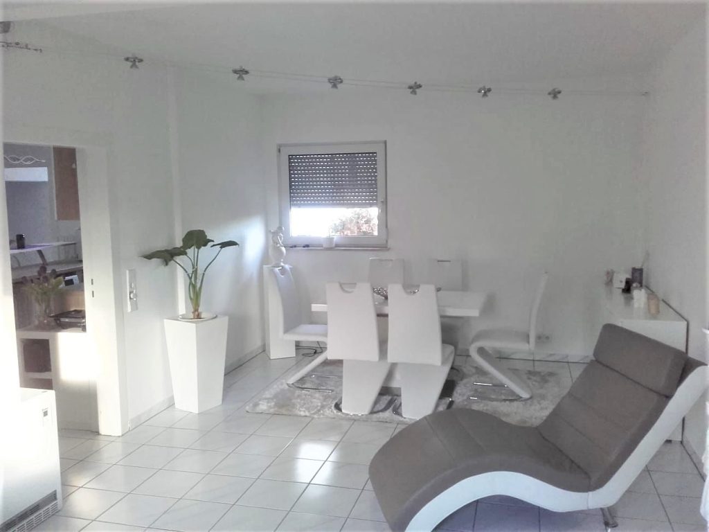HUST Immobilien GmbH & Co. KG - Immobilienangebot - Karlsruhe / Knielingen - Alle - Helle und renovierte 3-Zimmer-Wohnung mit schöner Terrasse in Karlsruhe-Knielingen