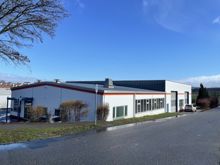 HUST Immobilien GmbH & Co. KG - Immobilienangebot - Oberderdingen - Alle - Flexibles Gewerbeobjekt mit Halle,  Büro-, Sozialflächen  in Oberderdingen - kurzfristig verfügbar
