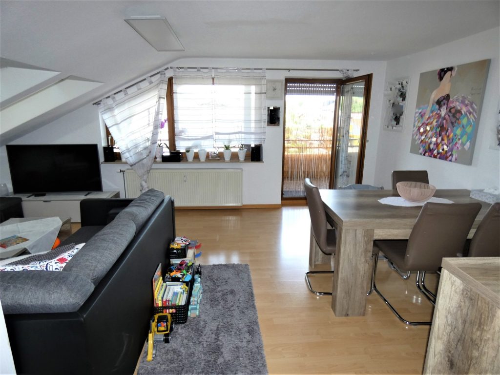 HUST Immobilien GmbH & Co. KG - Immobilienangebot - Oberderdingen - Alle - Schöne 3-Zimmer DG-Wohnung in Oberderdingen mit TG-Stellplatz und großer Loggia sucht neuen Mieter
