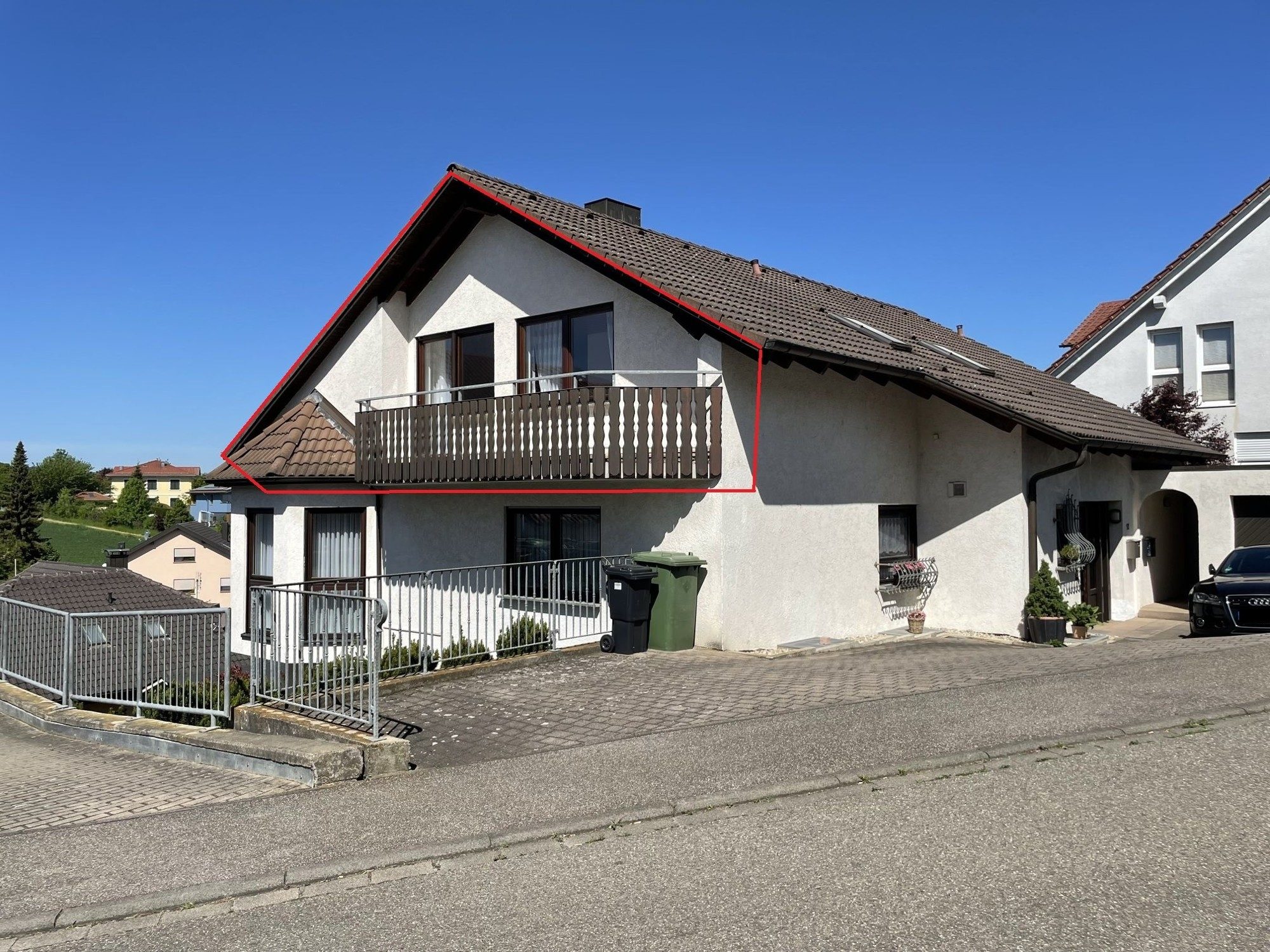 HUST Immobilien GmbH & Co. KG - Immobilienangebot - Oberderdingen - Alle - Schöne 4,5-Zimmer-Dachgeschoss-Wohnung mit Balkon und Garage in Oberderdingen