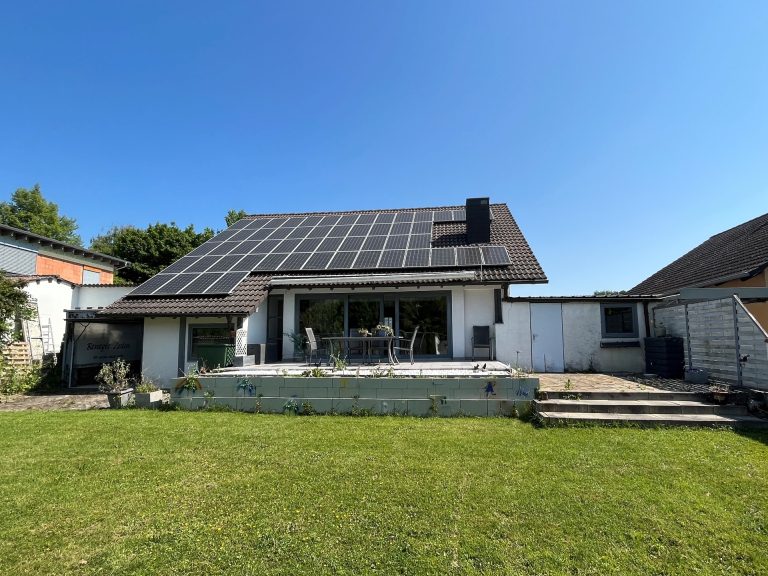 HUST Immobilien GmbH & Co. KG - Immobilienangebot - Bruchsal / Untergrombach - Alle - Freistehendes Einfamilienhaus mit schönem Garten und zwei Garagen in Untergrombach